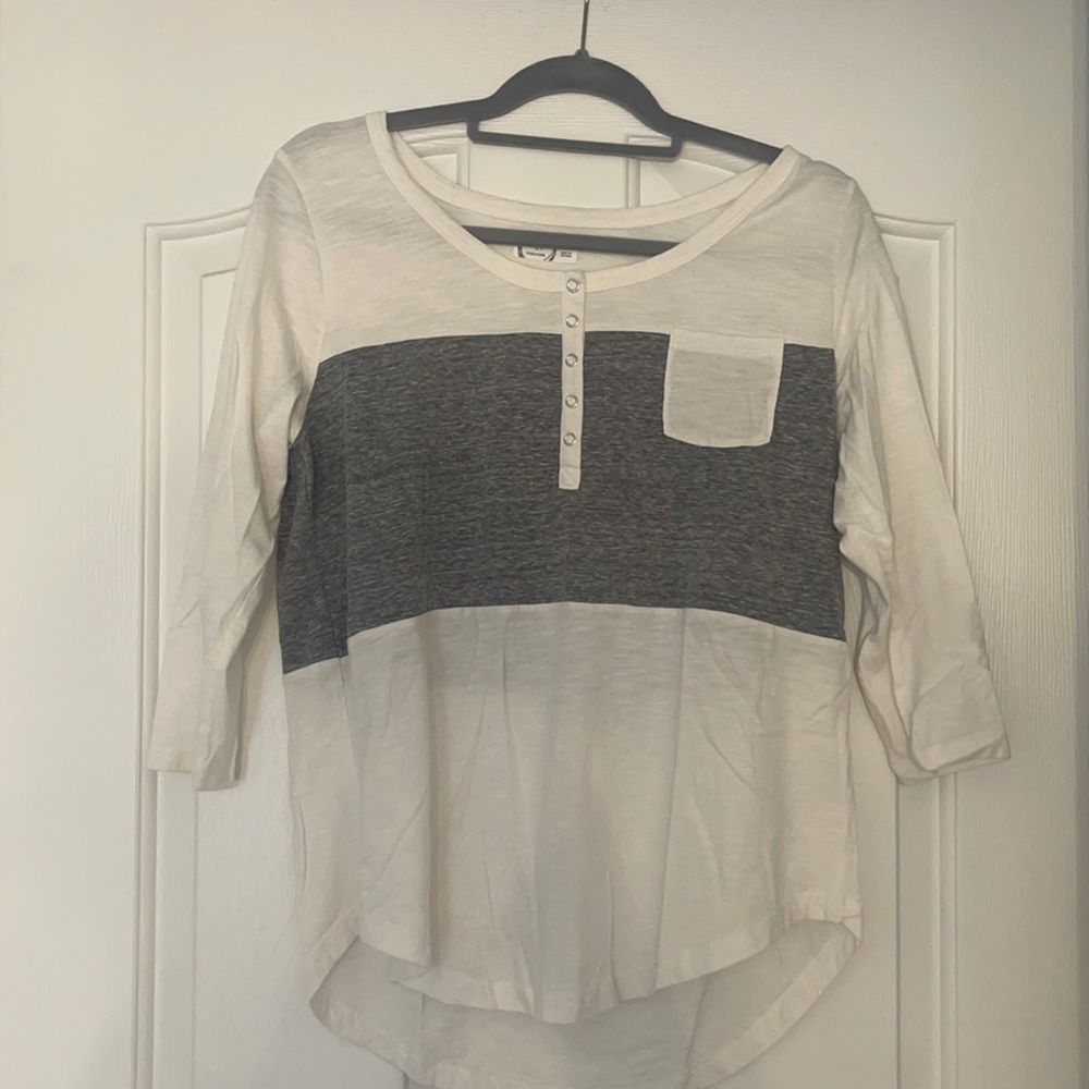 maurices 3/4 length top size L